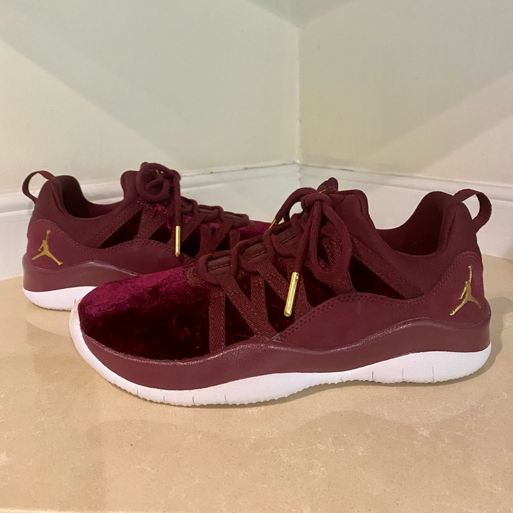 Nike Jordan Deca Fly Premium HC GG auburn velvet and gold